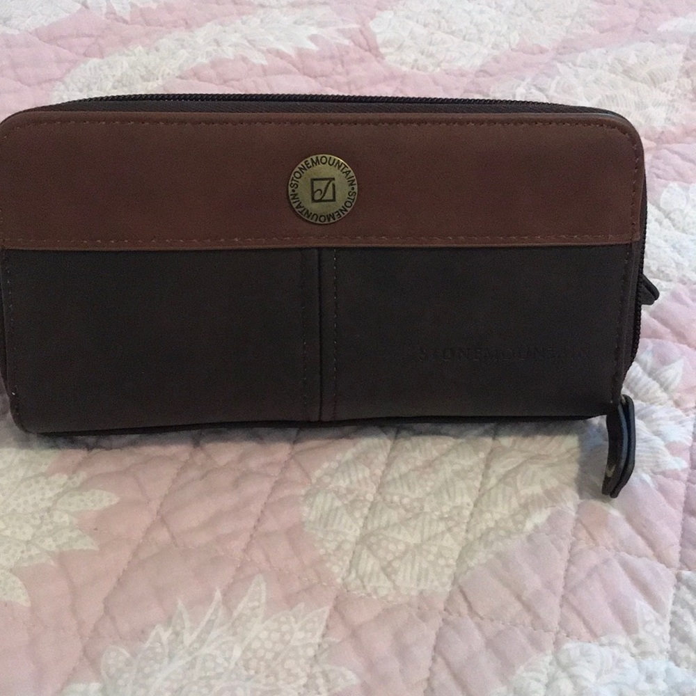 Stone Mountain Wallet